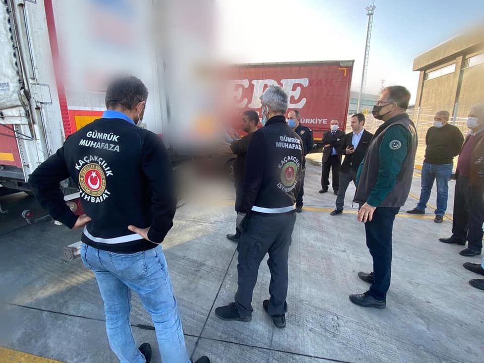 Güngör, Gümrükte Tırlarda Yapılan İşlemleri Denetledi.